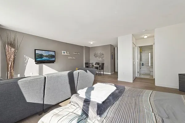 Rented by Compass | media 32