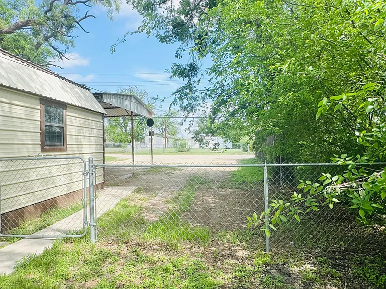 1510 E Harris Ave — Photo 15