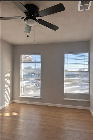 5 bed, 2000 sqft, $2,000 — Photo 3