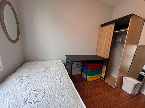3rd image of 325 E University Pkwy #2-1