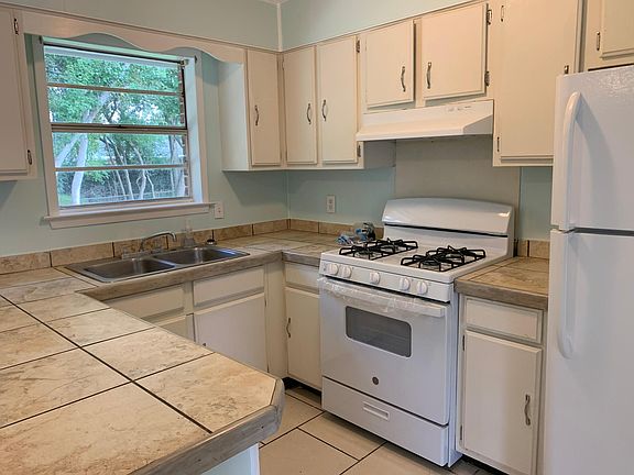 3rd image of 1010 Shirley Dr