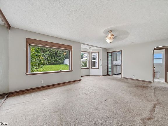 3rd image of 155 Hawk Ave