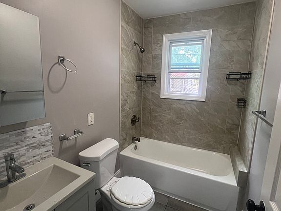 3rd image of 27 Garwood Pl #2B