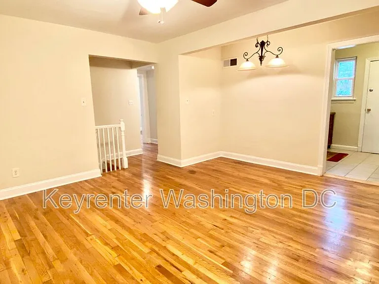 4615 Central Ave NE #B — Photo 10