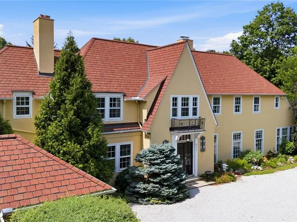 9913 Lake Shore Blvd, Bratenahl, OH 44108