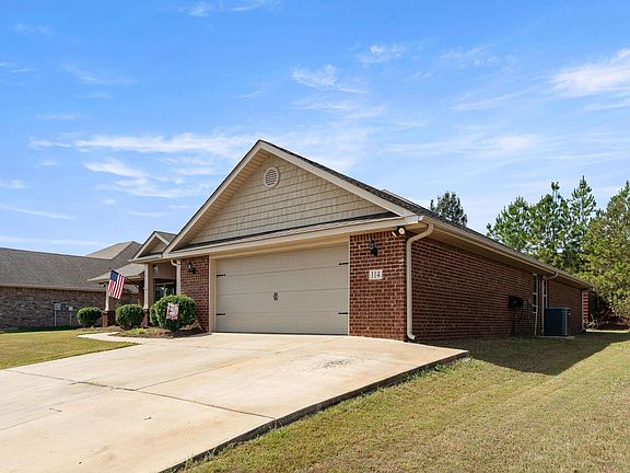 3rd image of 114 Hillcrest Dr