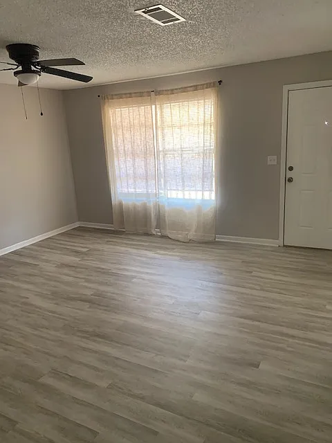 2 bed, 900 sqft, $925 — Photo 2