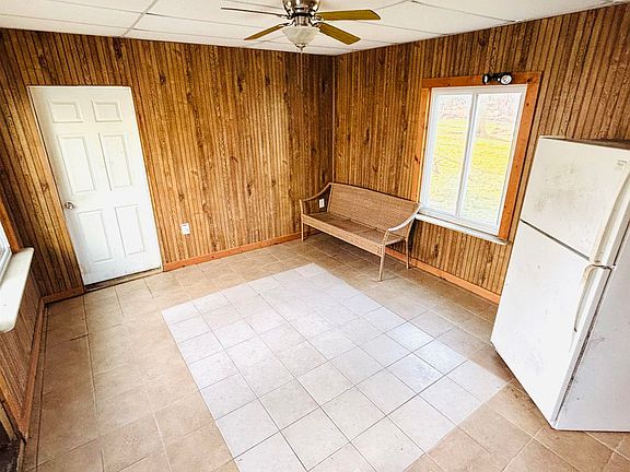 4th image of 3052 E Fisher Rd