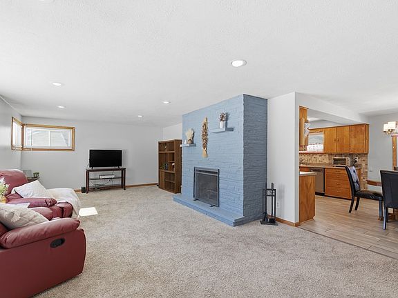 5th image of 173 Brookwood Way N