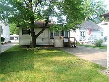 5th image of 9607 Pinegrove Ave
