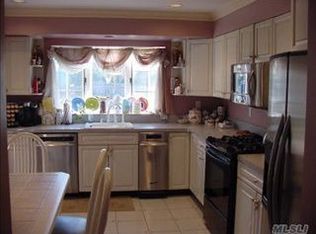 196 Uncas St, Ronkonkoma, NY 11779