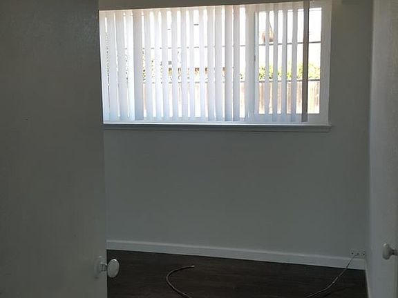 4th image of 1451 Oakhurst Way