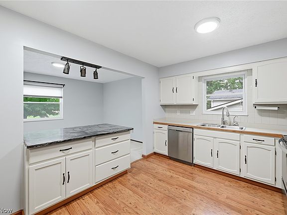 3rd image of 1159 Timbercrest St