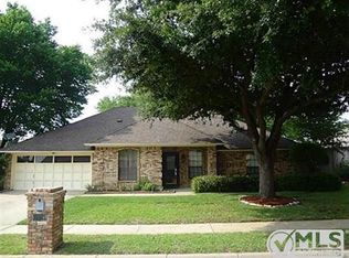 1221 Briarhaven Dr, Bedford, TX 76021