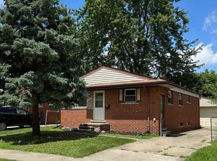 29546 Balmoral St, Garden City, MI 48135