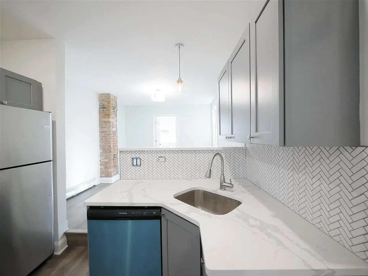 2 bed, 1.0 bath, 1000 sqft, $2,500 — Photo 3