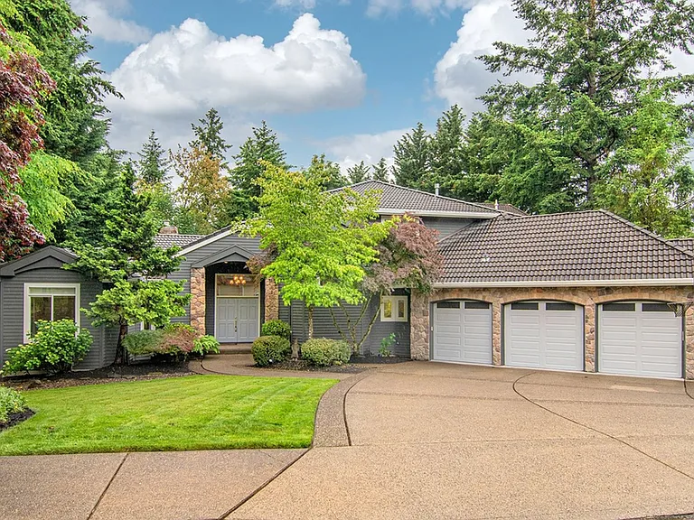 12404 NW Woodland Ct — Photo 1
