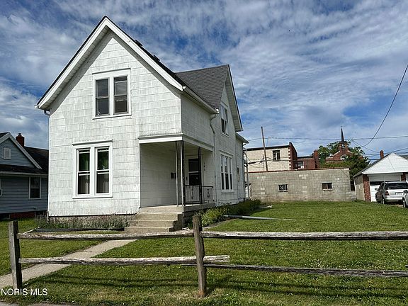 5th image of 160 Oak St