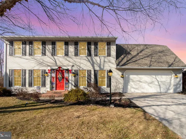 700 Sunhaven Cir, Mechanicsburg, PA 17055
