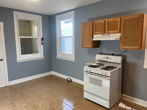 3rd image of 1005 N Menard Ave #2