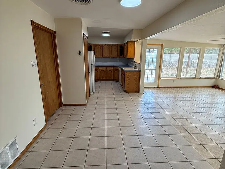 2719 Topley Ave — Photo 9