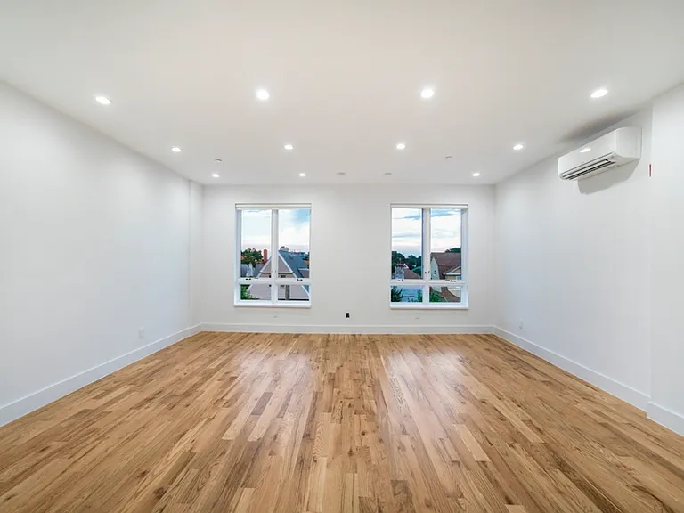 860 E 35th St #4 — Photo 14