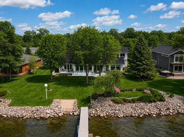1760 E Shore Dr, Detroit Lakes, MN 56501