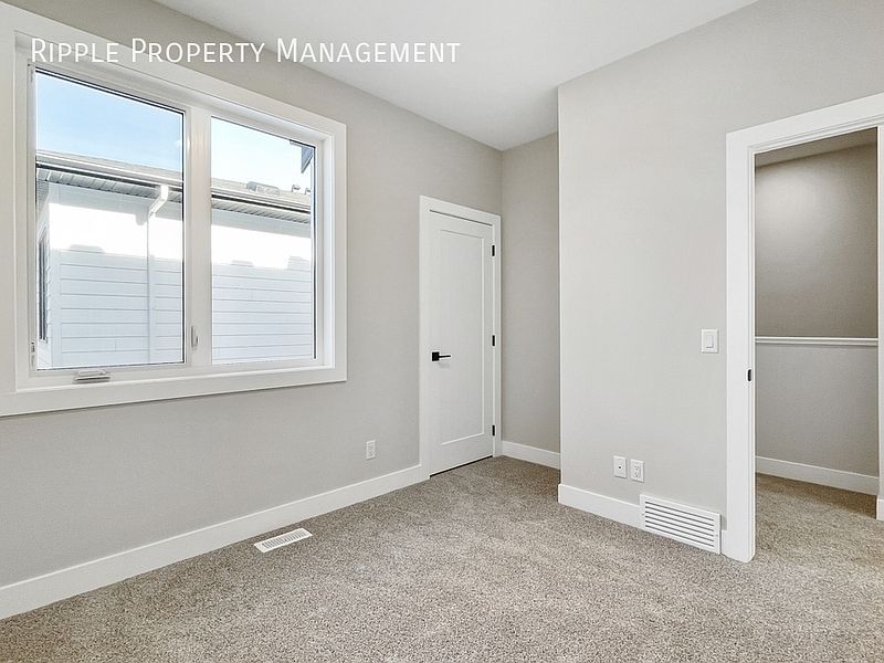 Calgary Townhouse for rent - 3 Bedrooms — photo 8