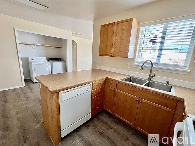 1298 NE Rockridge St #1298 — Photo 6