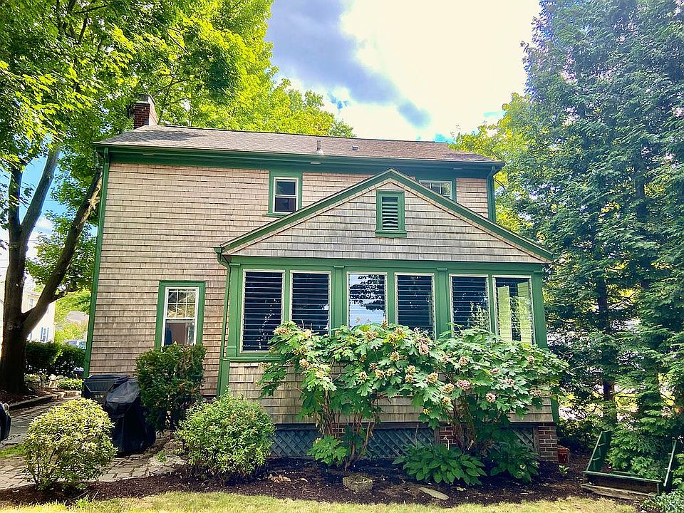 2nd image of 35 Hollywood Ave