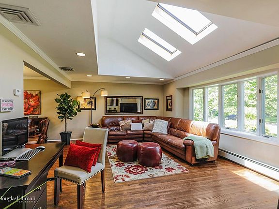 4th image of 35 Parkway Dr