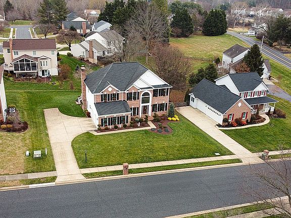 3rd image of 1105 Runnymede Ln