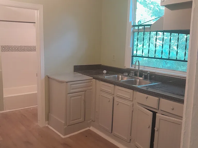 933 S McLean Blvd — Photo 3