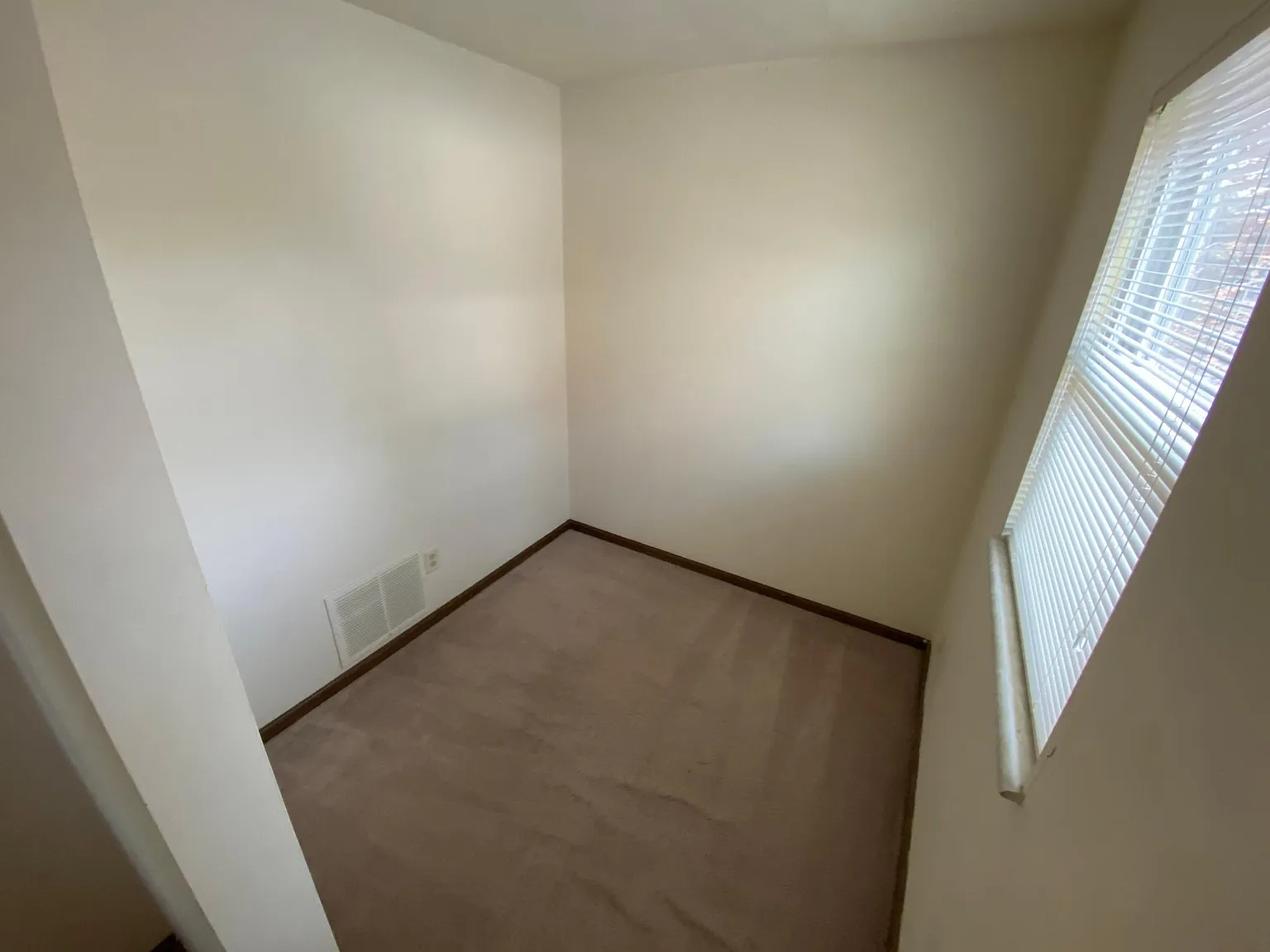 1212 Thurston St — Photo 4