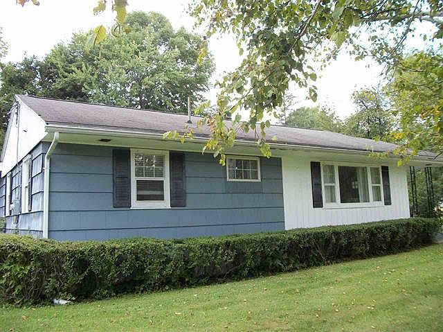 1st image of 106 Brookside Pl