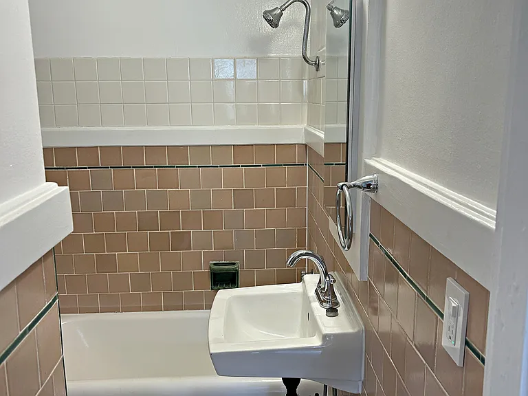 Grandview Apartments — Photo 14