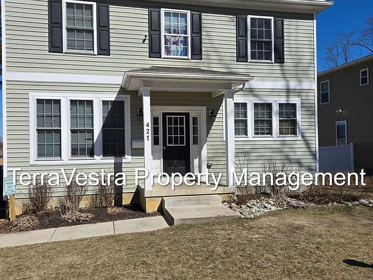 421 Hamilton Rd — Photo 1
