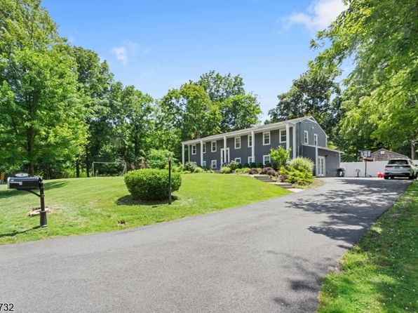 9 Glen Gray Rd, Oakland, NJ 07436