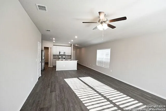1136 Whitneyway Ln — Photo 4