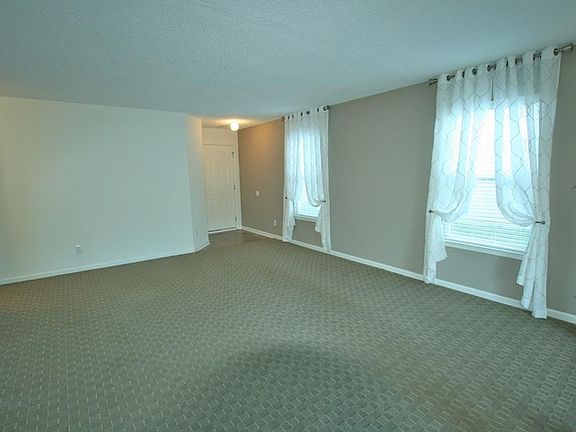 5th image of 16851 Lowell Dr