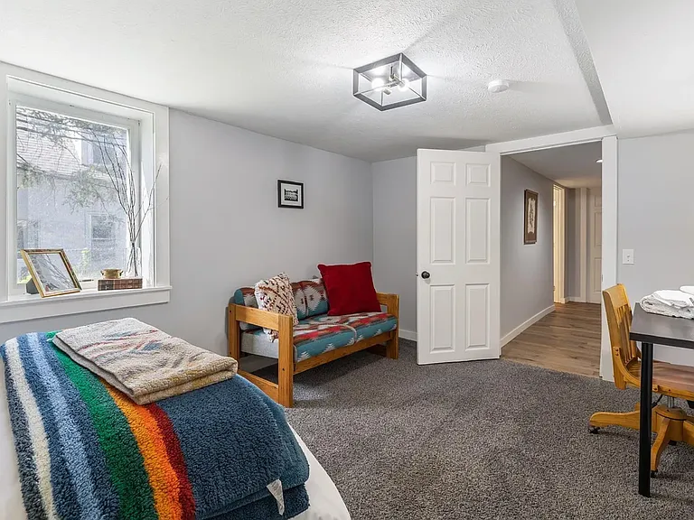 814 S 50th Ave — Photo 15