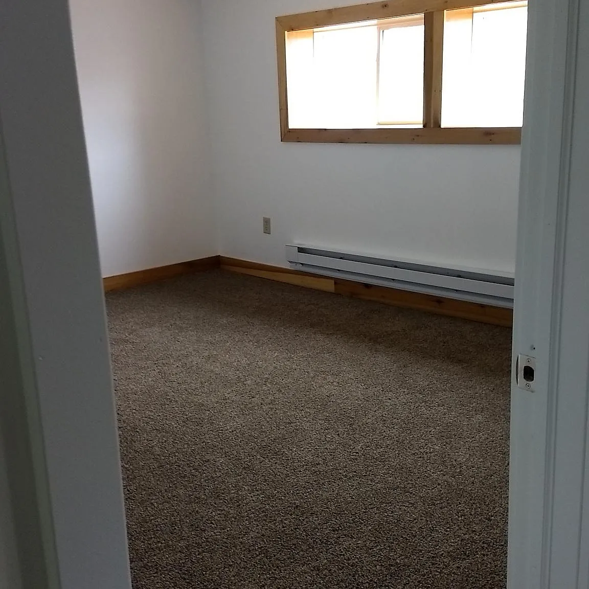 3 bed, 1.5 bath, 1320 sqft, $1,100 — Photo 4