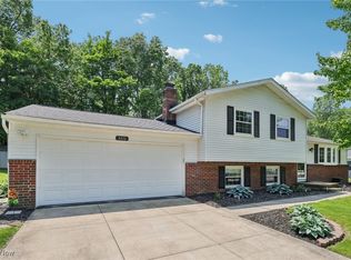 4416 Foresthill Rd, Stow, OH 44224