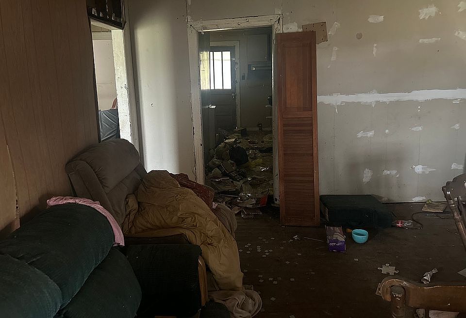 7th image of 607 N Main St