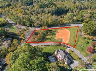 560 11th Avenue Pl NW, Hickory, NC 28601