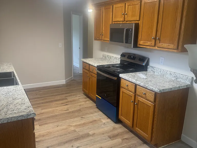 19 S Heathrow Dr NW — Photo 2