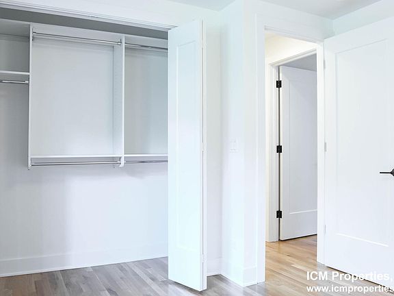 4th image of 1612 W Belle Plaine Ave #1F