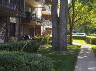 13535 Le Claire Ave APT 89, Midlothian, IL 60445