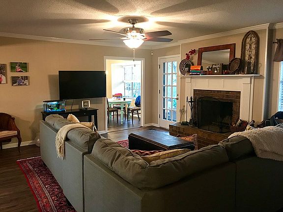 2nd image of 2101 Fountain Way