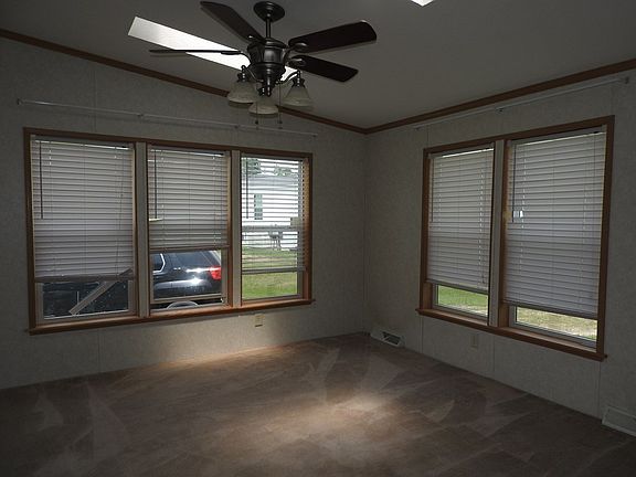 5th image of 30 E Delmar Mdws